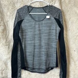 Athleta Heather Gray and Black Long Sleeve Tee M